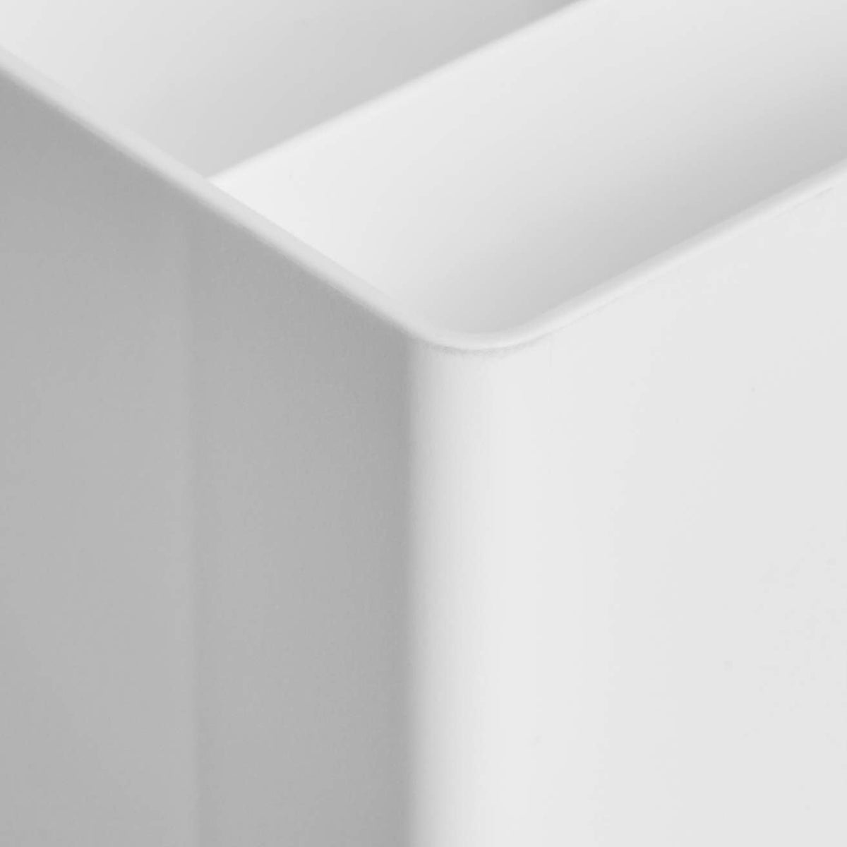 Amazon Basics Plastic Desk Organizer Pen Cup White